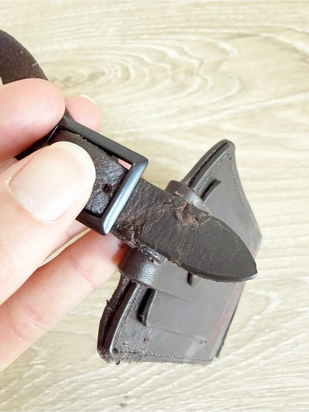 TUMI Brown Leather Luggage Tag Hang Tag Brown / Red Travel Adjustable READ